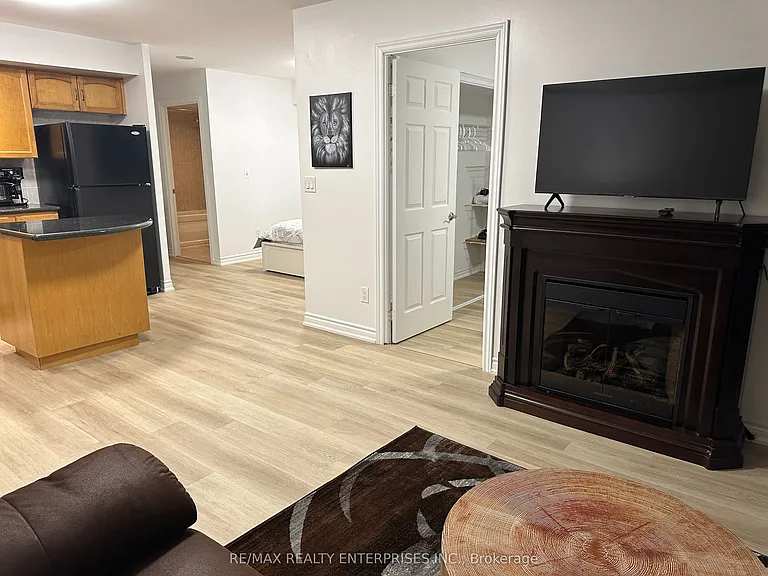 250 Wellington St W #436 — Photo 16