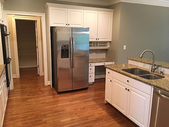 Granite / Stainless Kitchen