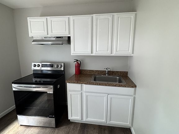 2nd image of 154 S Broadway APT C
