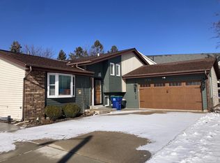 1776 Parknoll Cir, Port Washington, WI 53074