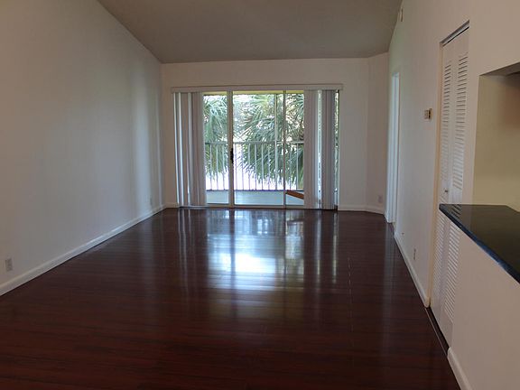 4th image of 1382 The Pointe Dr