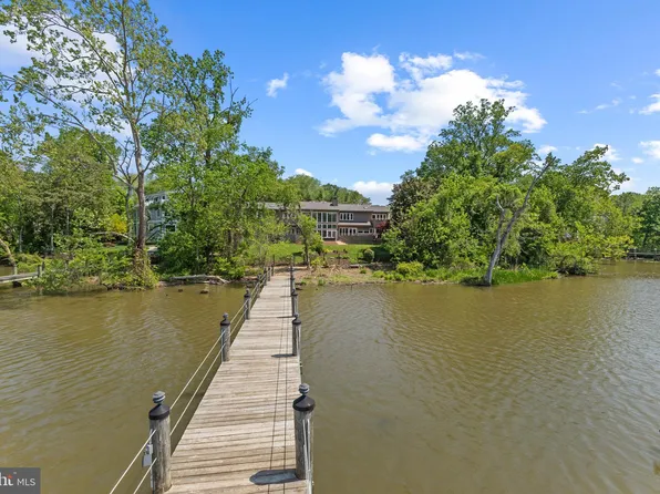 8730 Stockton Pkwy, Alexandria, VA 22308