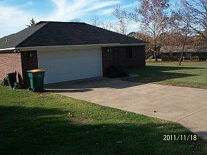 2nd image of 106 Lakewood Cir