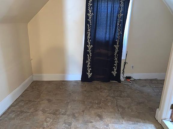 4th image of 16 Franklin Ave Floor 3