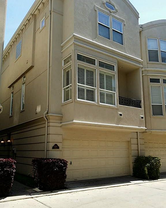 1515 Hyde Park... modern living in the heart of Montrose