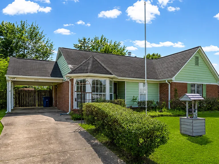 10331 Oak Leaf Dr — Photo 2
