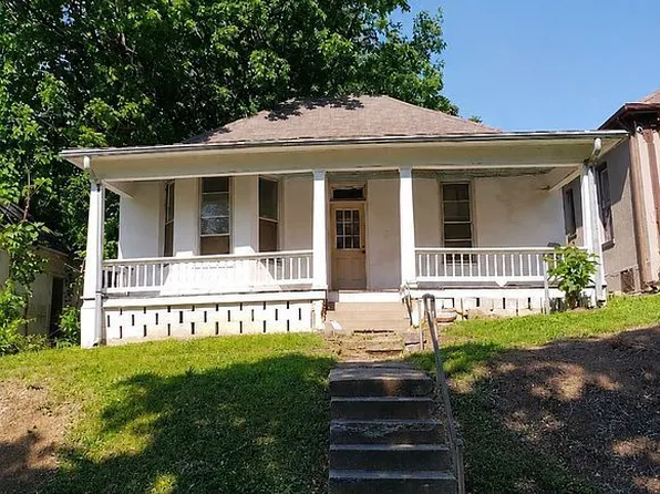 1029 Ash St, Atchison, KS 66002