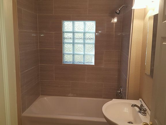 4th image of 541 W Belmont Ave