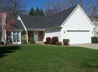 90 Grasspointe Dr, Amherst, NY 14228