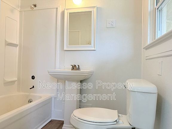 5th image of 102 Montgomery St