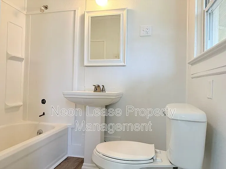 102 Montgomery St — Photo 5