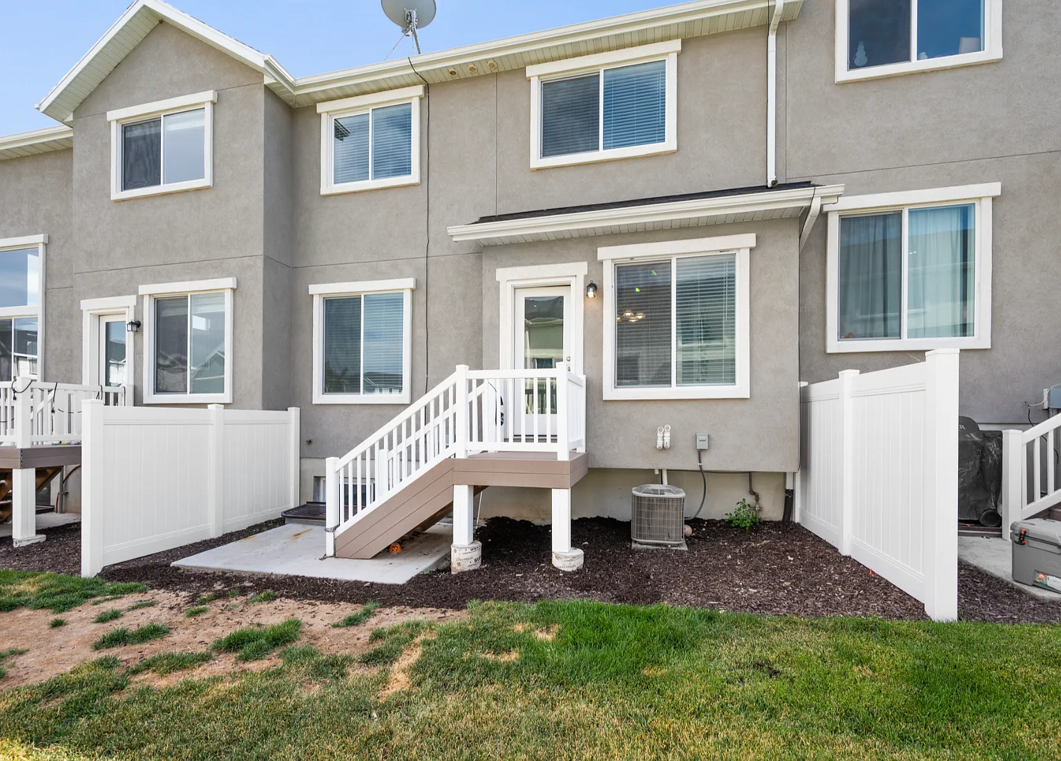 4 bed, 2.5 bath, 1710 sqft, $2,400 — Photo 4
