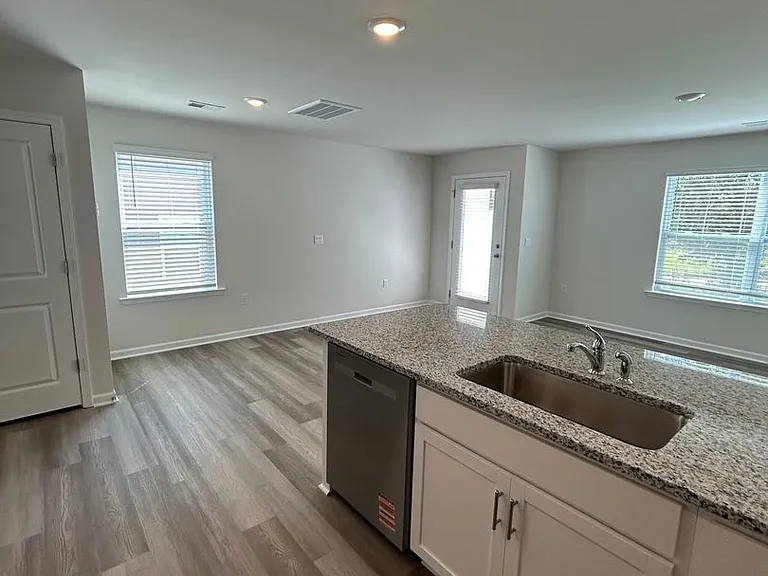 413 Silicon Dr — Photo 12