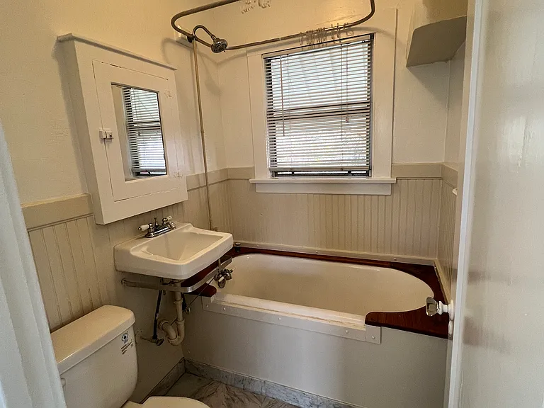 425-429 S Cabrillo Ave #427 — Photo 6