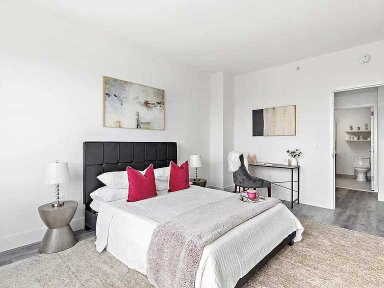 460 Grand — Photo 10