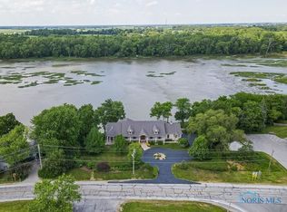 20018 W River Rd, Grand Rapids, OH 43522