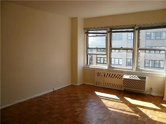 Rented by Akam Sales and Brokerage | media 22