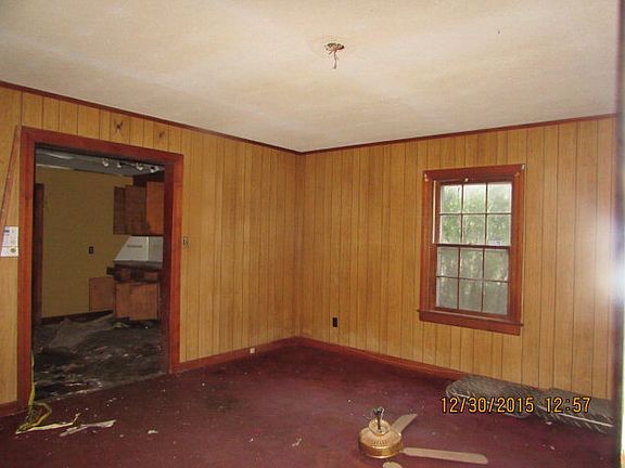 4th image of 743 Columbia Ave