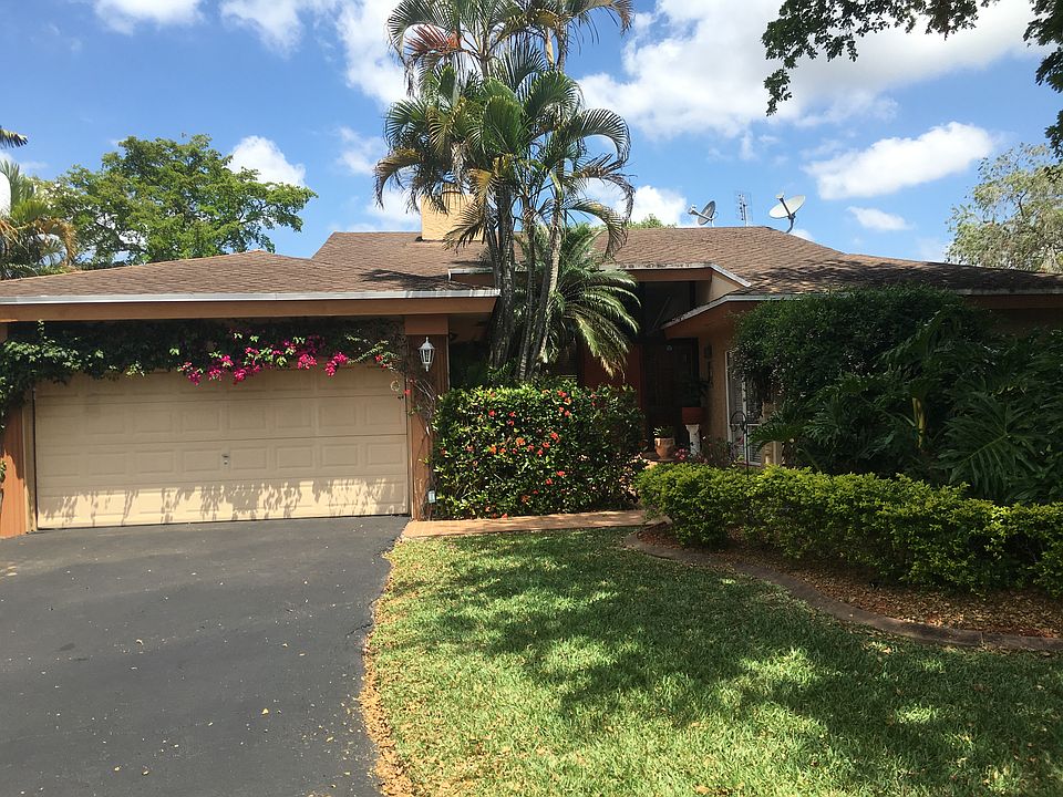 1st image of 8011 Buttonwood Cir