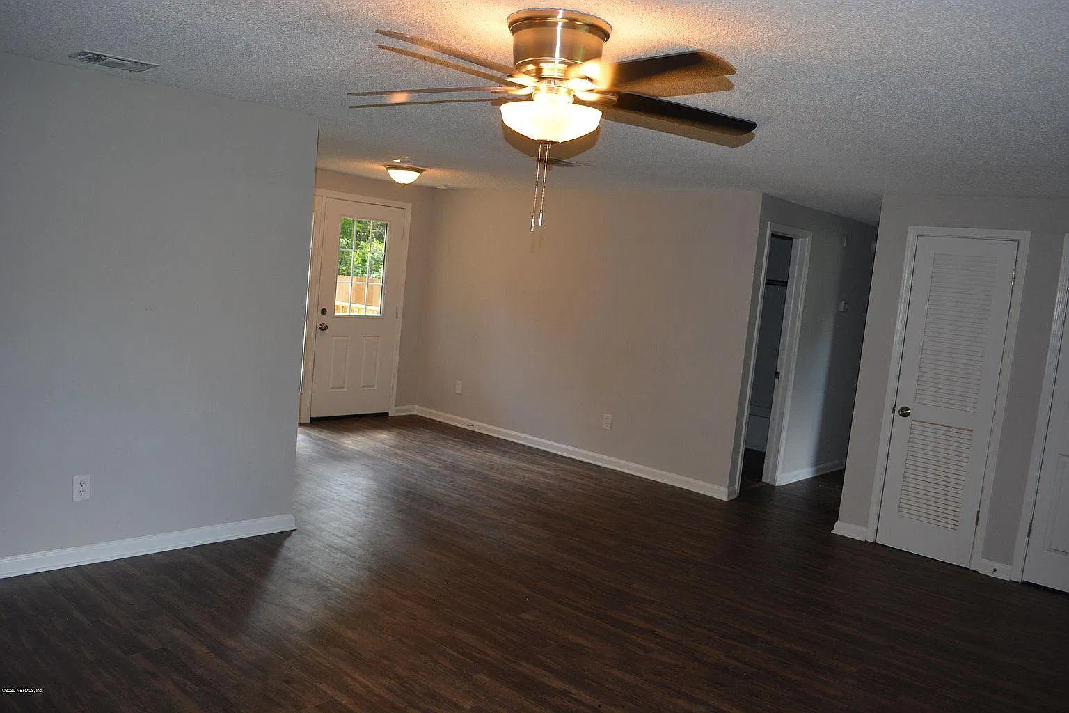 3 bed, 1.5 bath, 1366 sqft, $2,100 — Photo 4