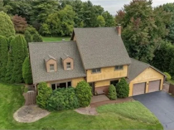 4683 Steven Ln, Walnutport, PA 18088