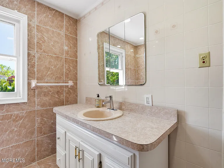 74 Poplar Ave — Photo 27