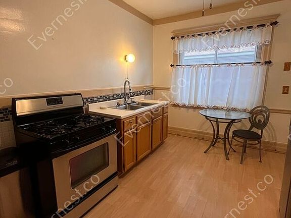5th image of 1031 E Grand Blvd Unit 1