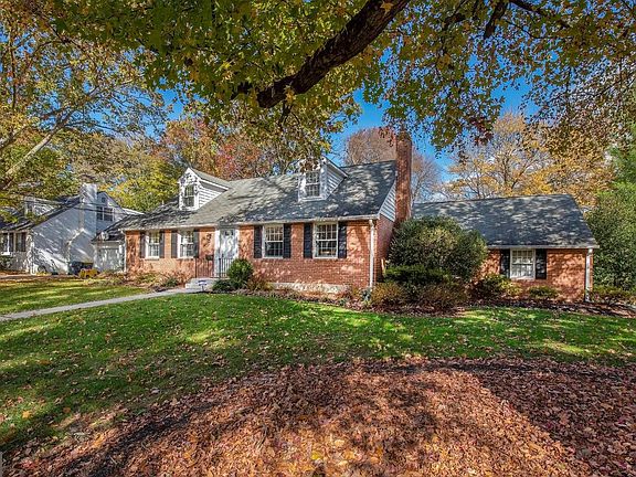3rd image of 101 Dickinson Ln