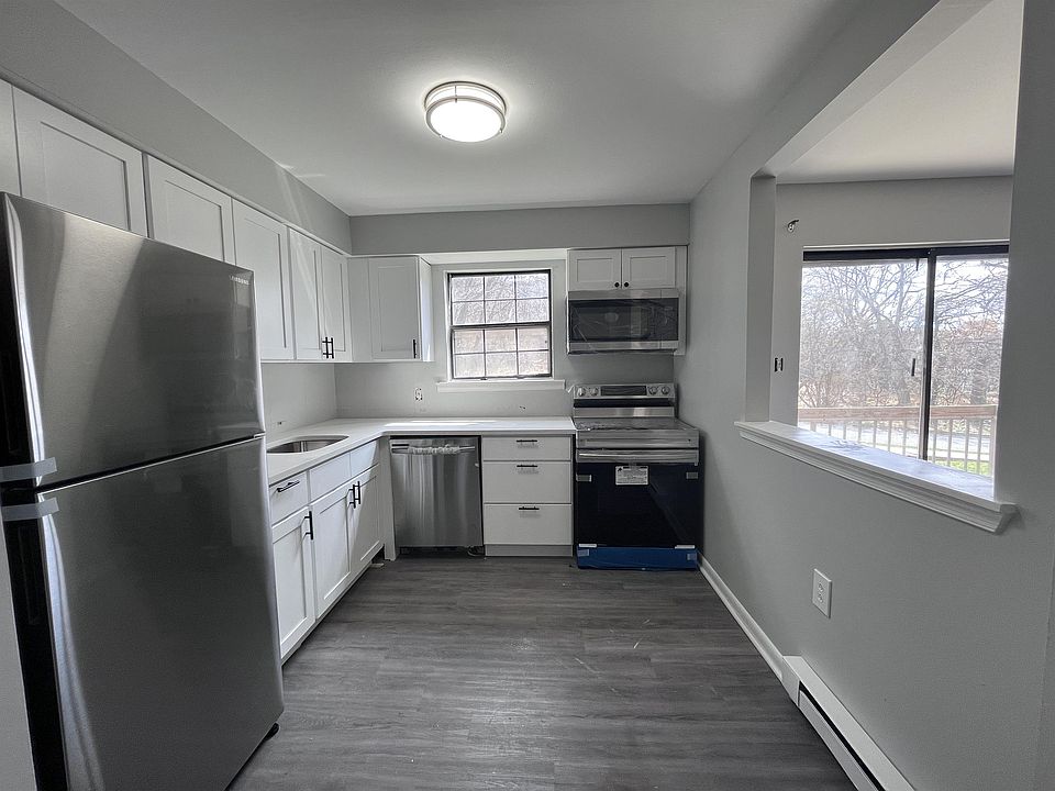 1st image of 501 E Walnut St #9