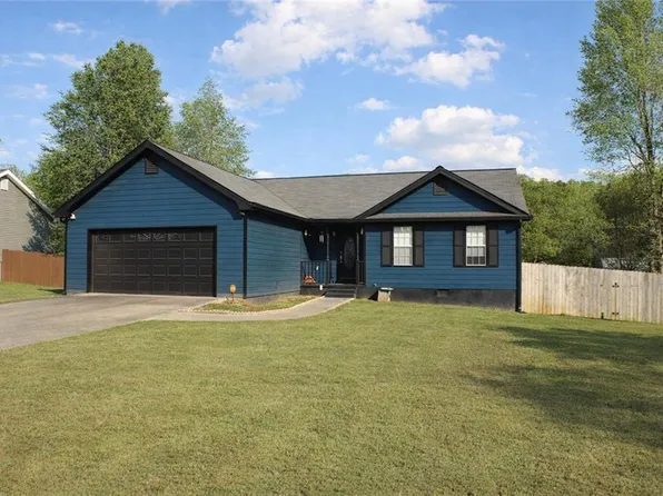 909 Century Oak Dr, Winder, GA 30680