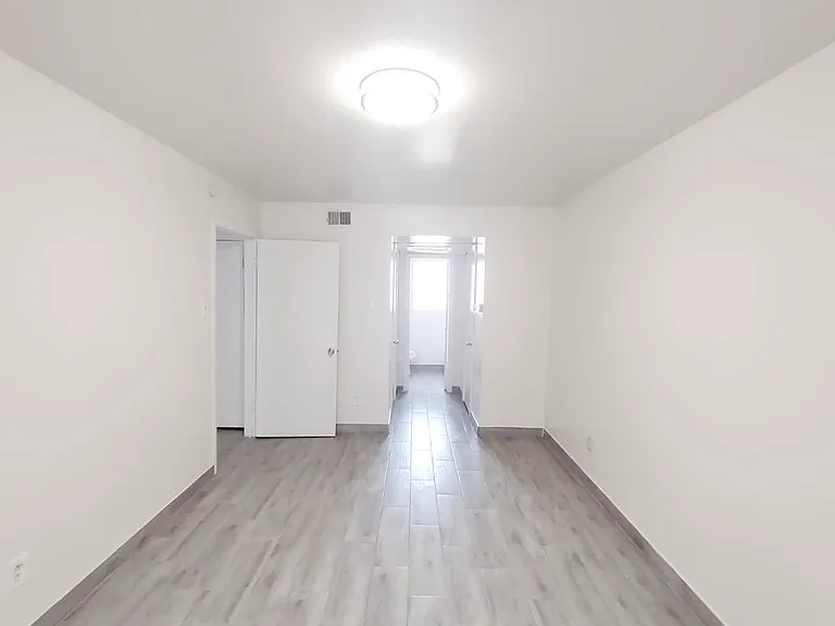 4742 Yale Apartments — Photo 21