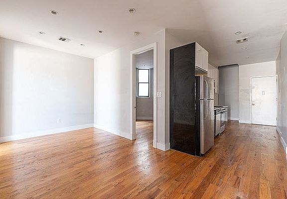 2nd image of 1073 Bedford Ave APT 4