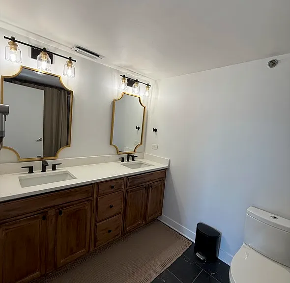 1 S Leavitt St #401 — Photo 9