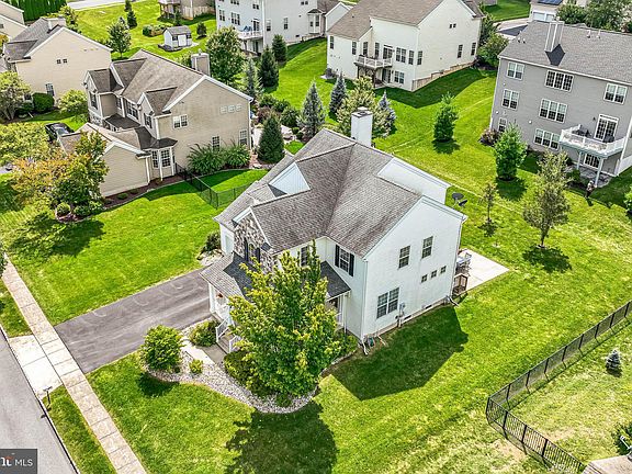 5th image of 2784 Farmstead Dr