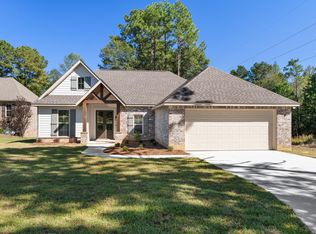 16 E Cadbury Ln, Hattiesburg, MS 39402