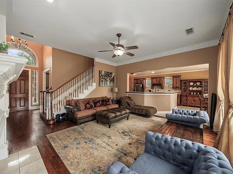 1335 Bradford Dr — Photo 6