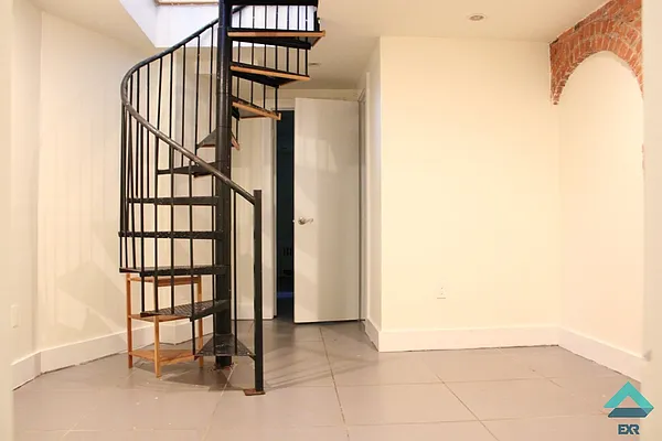 Rented by EXR | media 6