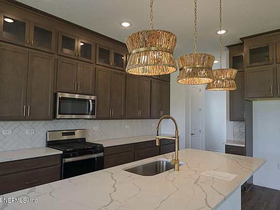 4th image of 4 SILVER GLEN Drive