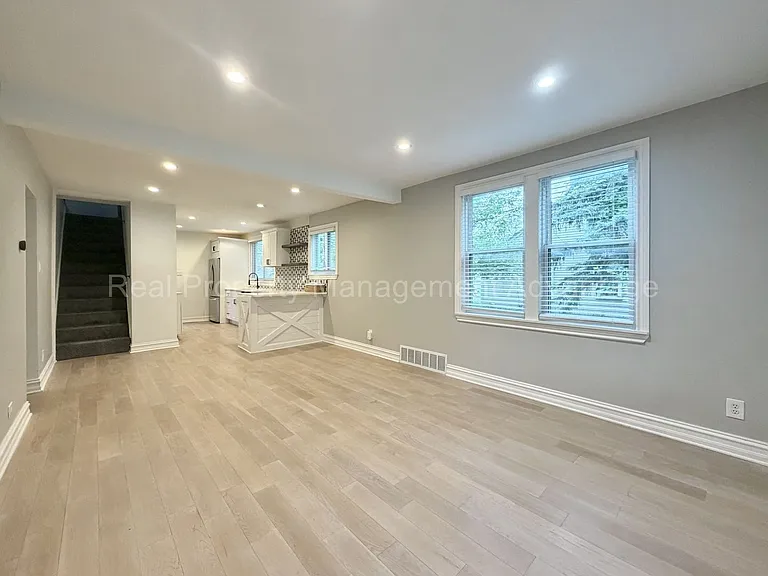 1330 E Chesterfield St — Photo 5