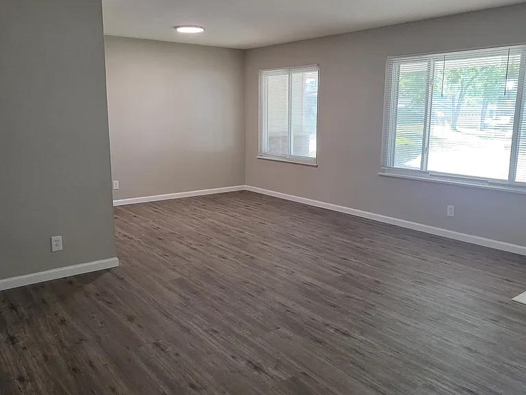2259 Ainsworth Dr — Photo 16