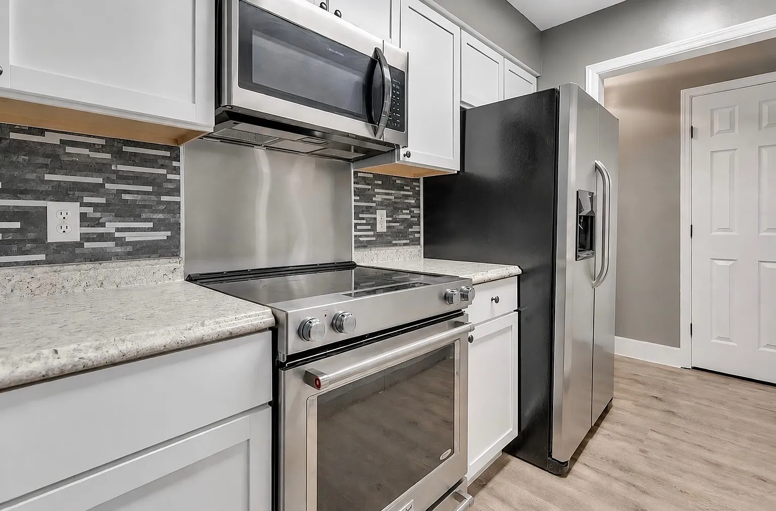 3 bed, 1345 sqft, $2,850 — Photo 4
