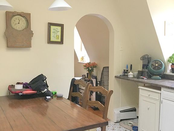 2nd image of 8 Stephens Dr Floor 3