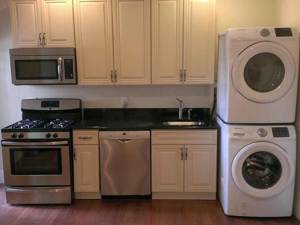 2nd image of 1676 Beacon St #2B