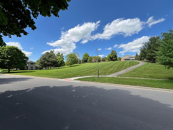 3rd image of 304 Glyn Tawel Dr