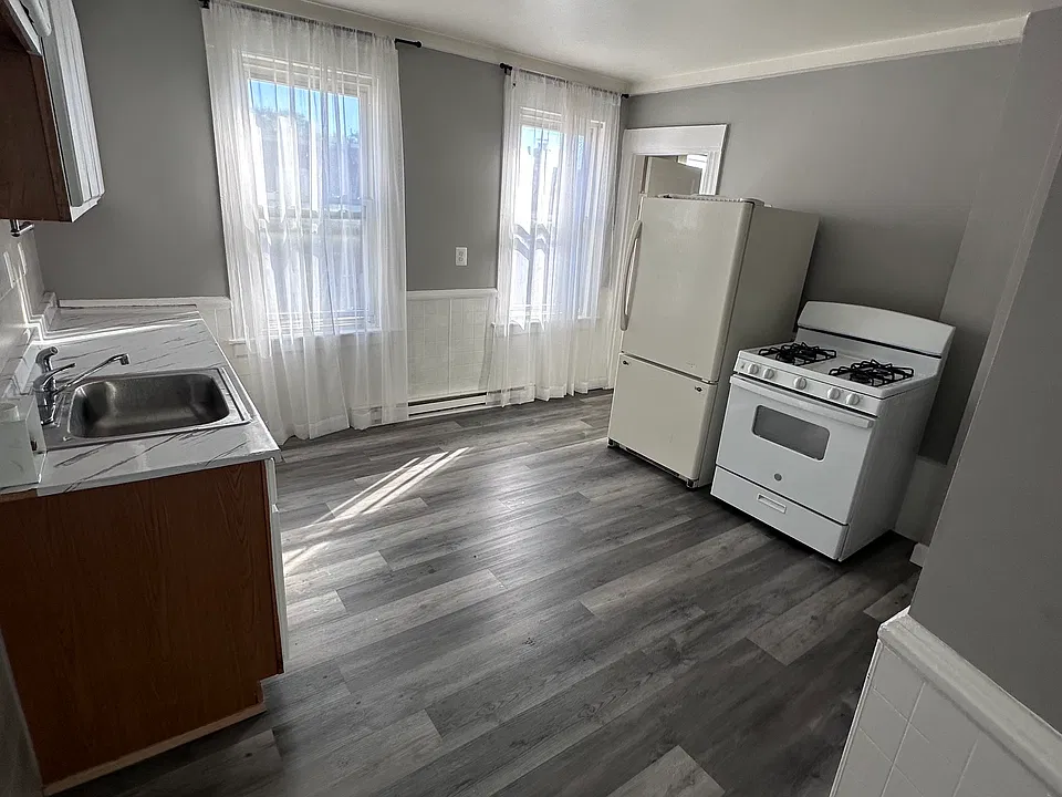 83 Southview St #3