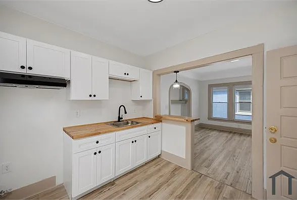 3 bed, 1000 sqft, $1,300 — Photo 2