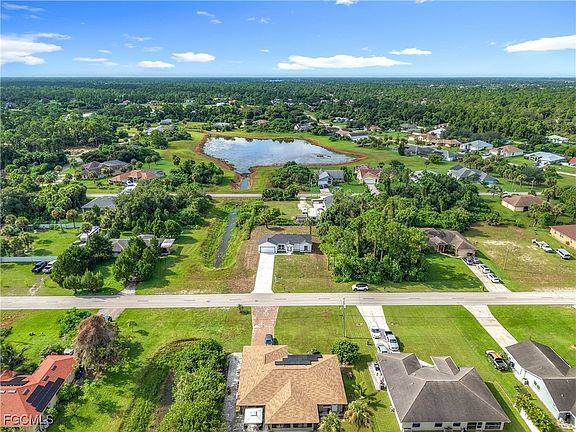 3rd image of 842 Sentinela Blvd
