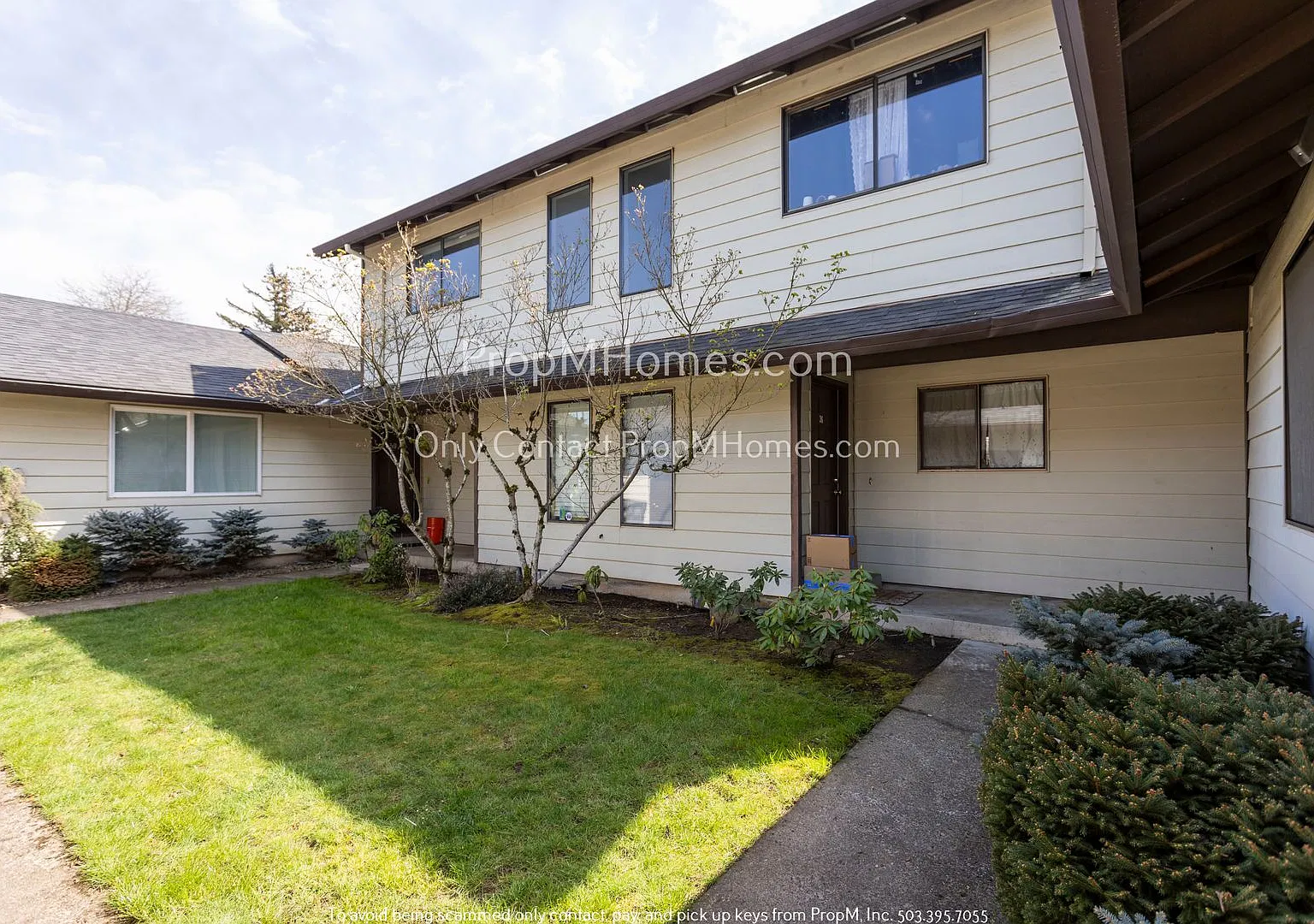 Charming Two Bedroom Townhouse in Gresham - Fenced Yard! — Photo 1