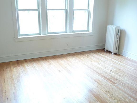 2nd image of 2327 W Wilson Ave APT 3