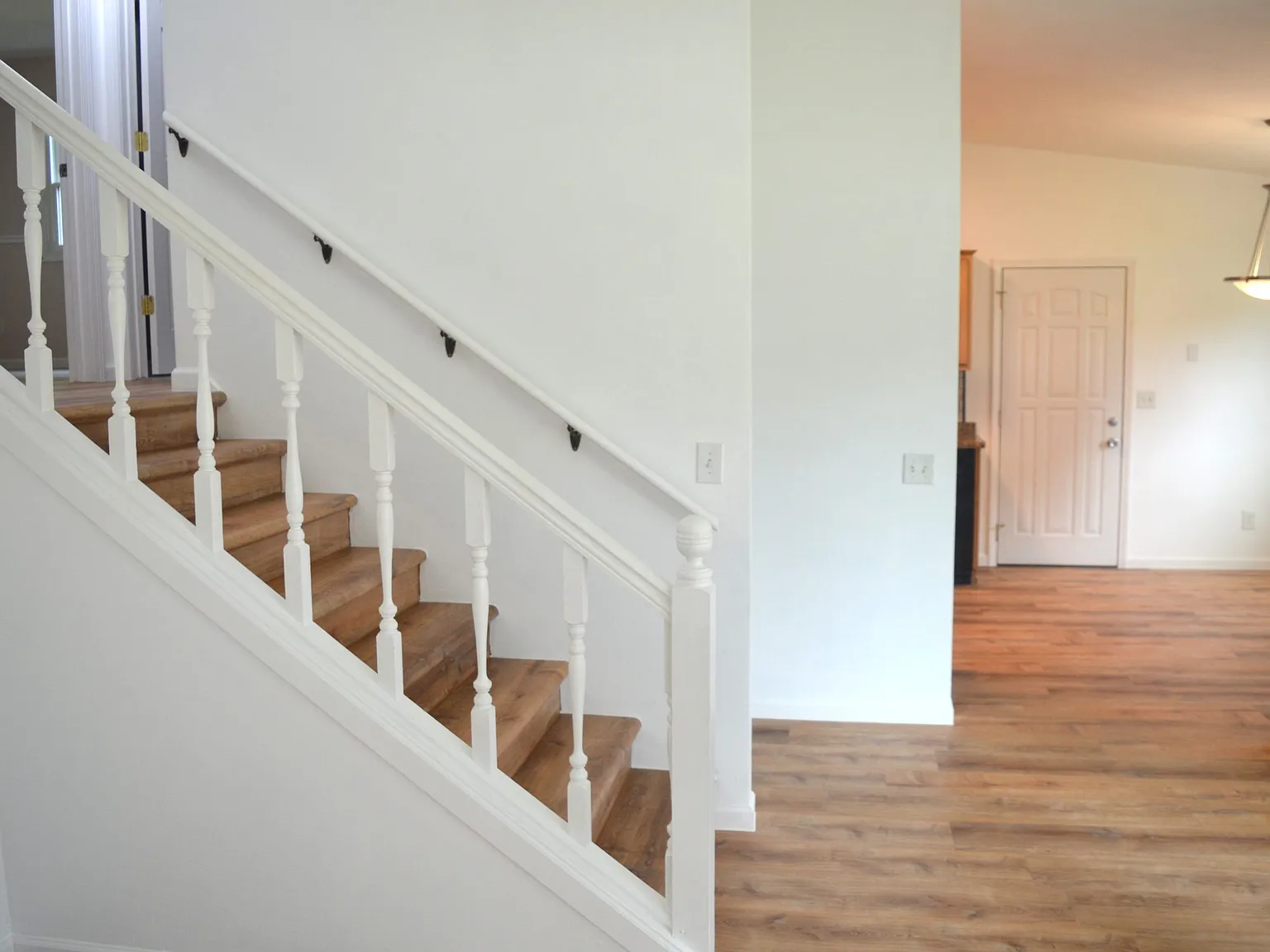 3 bed, 1600 sqft, $2,395 — Photo 2